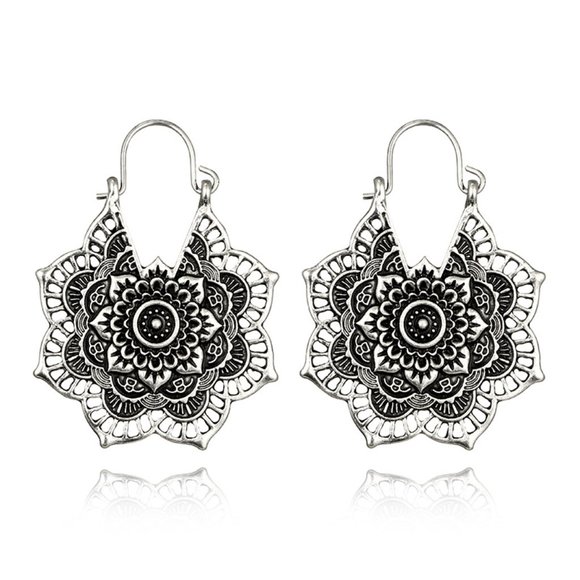 3 for $15 ✨ Silver Boho Mandala Flower Earrings NEW! - Picture 4 of 6